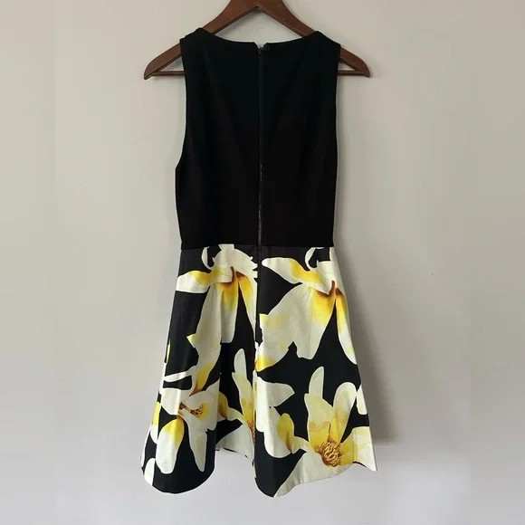 Alice + Olivia Kourtney Box Pleat Dress, Blooming Magnolia Print/Black, Size 6 - Picture 5 of 9